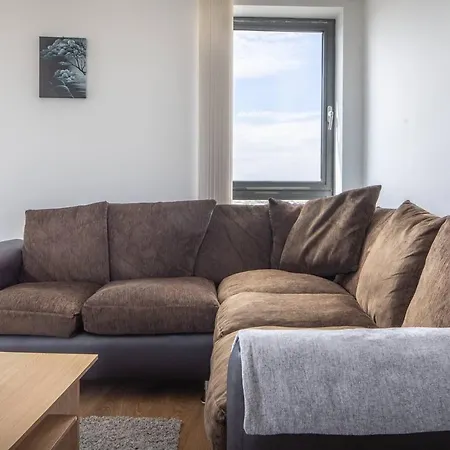 2 Bed In Leeds With Balcony & Underground Parking Apartment Leeds (West Yorkshire)