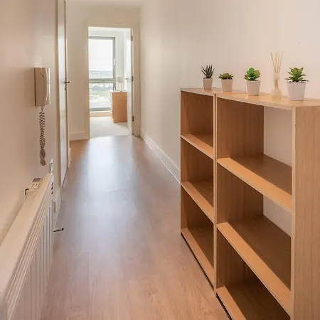 شقة 2 Bed In Leeds With Balcony & Underground Parking